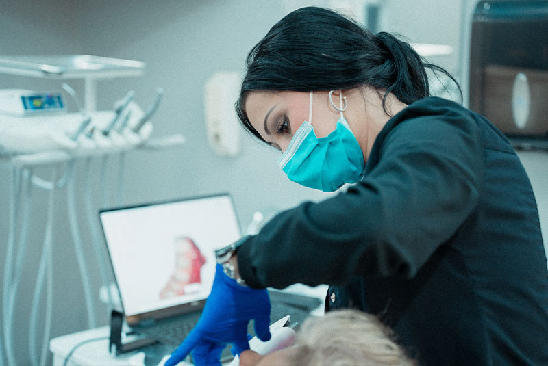 team member taking a 3d scan of patients teeth